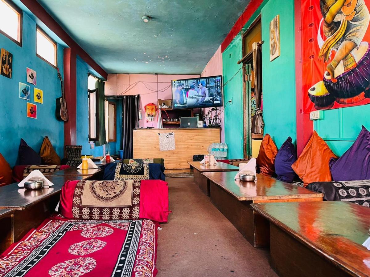 Non Stop Cafe Hostel & Stay Manāli Eksteriør bilde