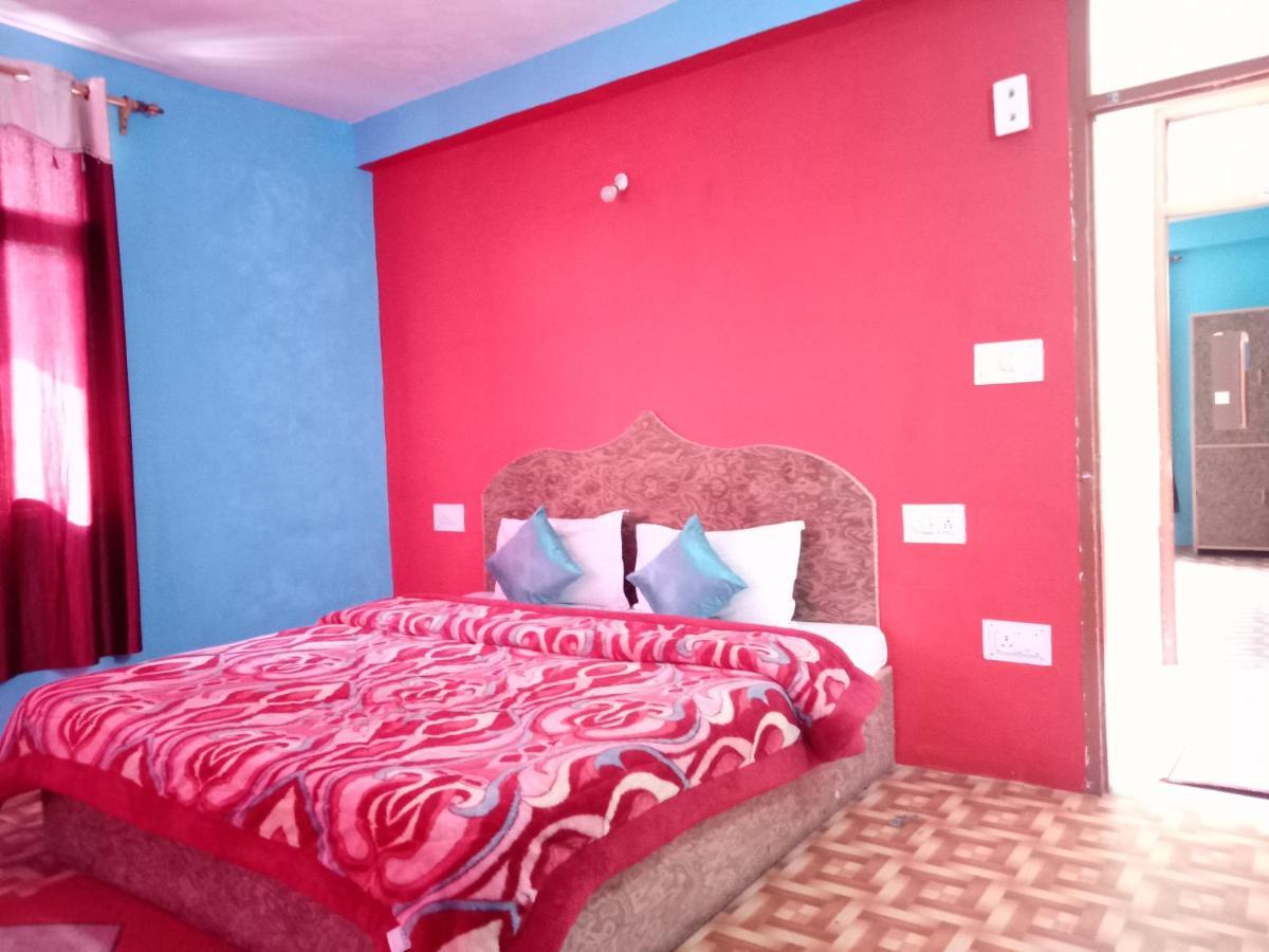 Non Stop Cafe Hostel & Stay Manāli Rom bilde