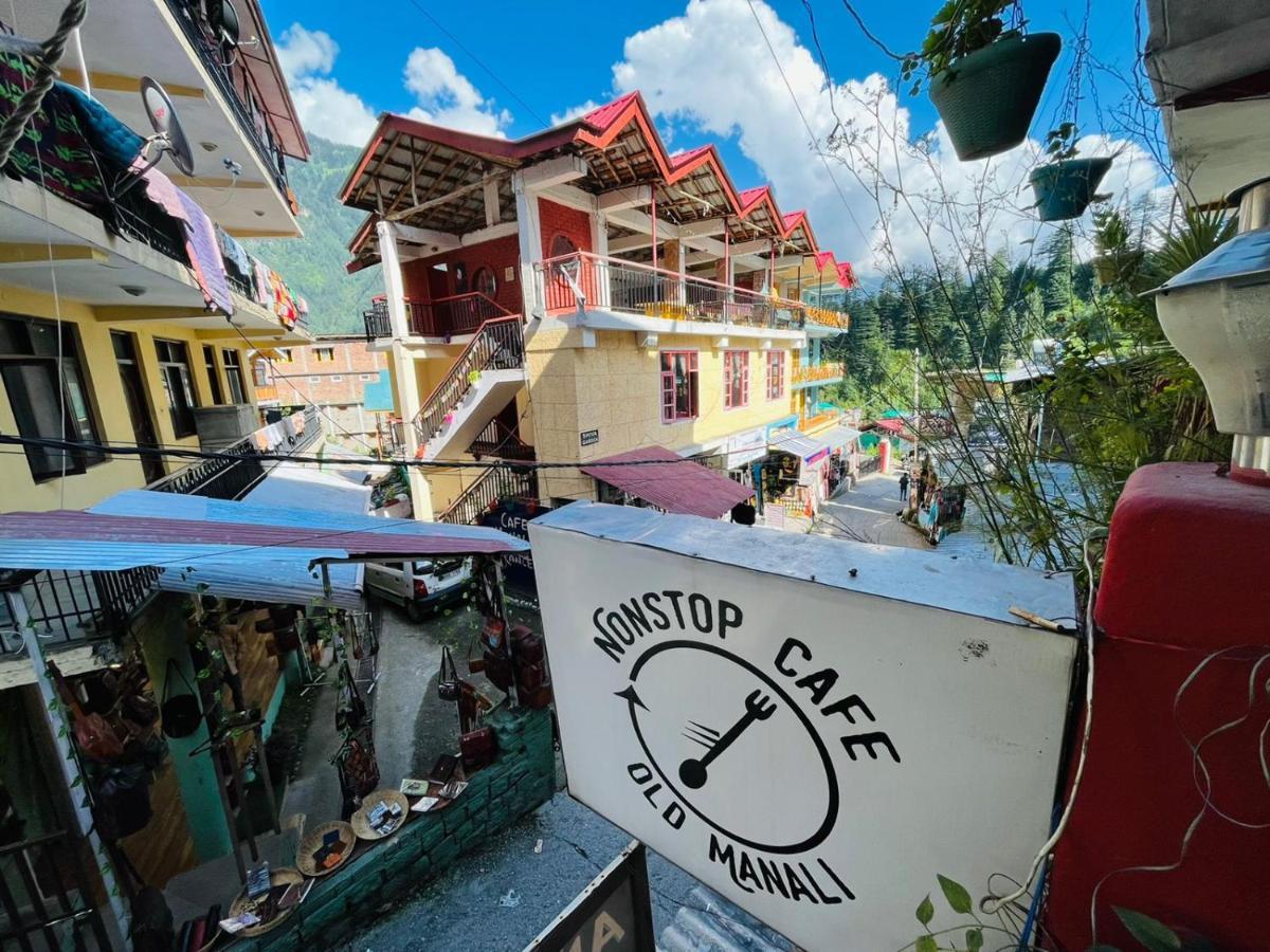 Non Stop Cafe Hostel & Stay Manāli Eksteriør bilde