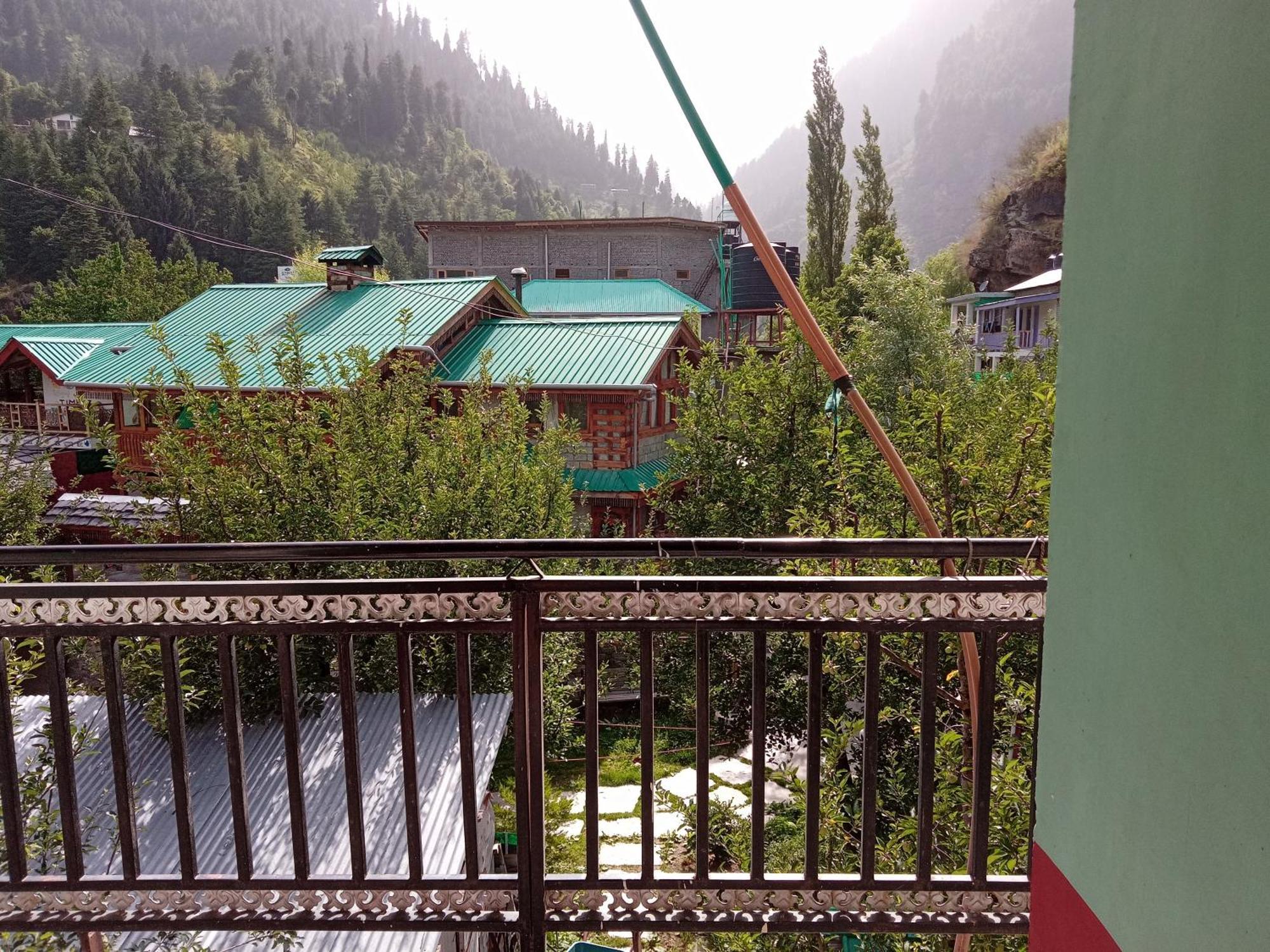 Non Stop Cafe Hostel & Stay Manāli Rom bilde
