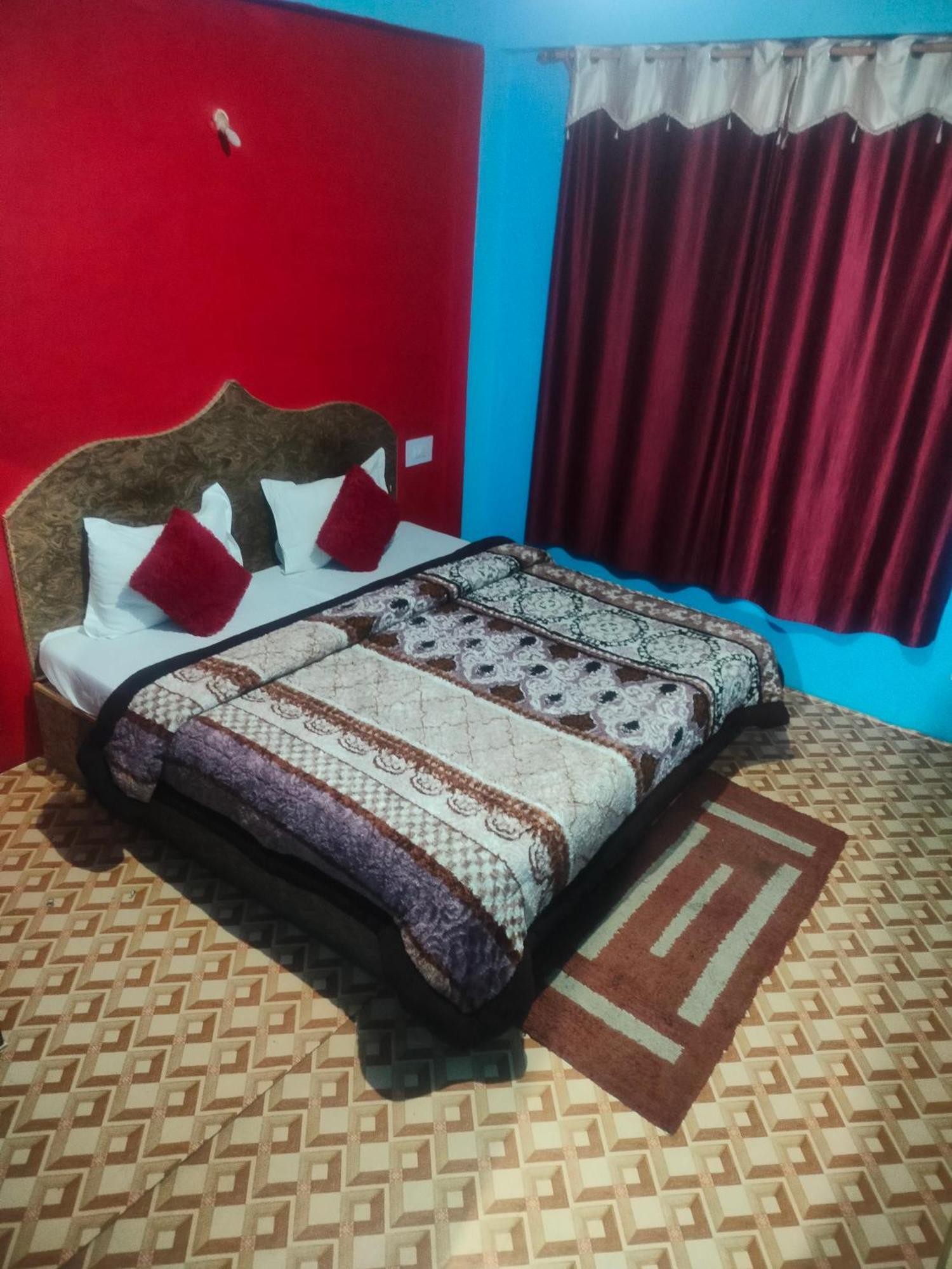 Non Stop Cafe Hostel & Stay Manāli Rom bilde