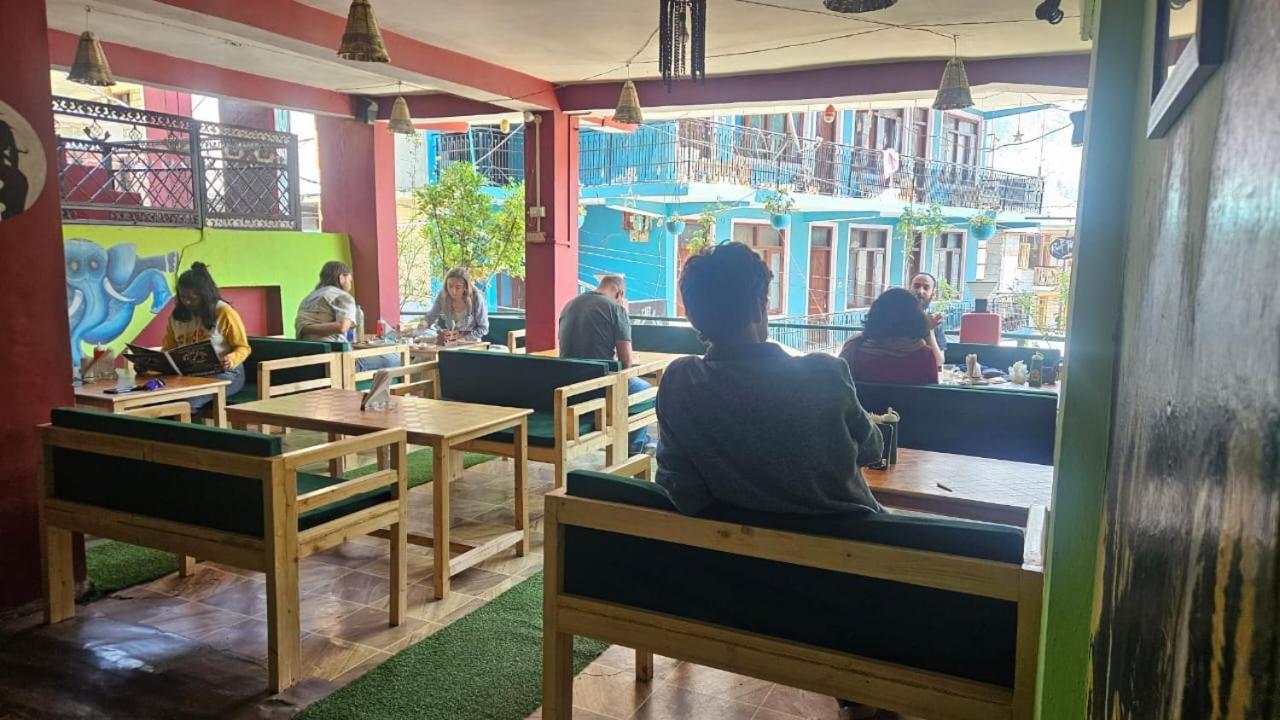 Non Stop Cafe Hostel & Stay Manāli Eksteriør bilde