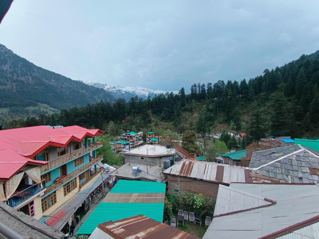 Non Stop Cafe Hostel & Stay Manāli Rom bilde