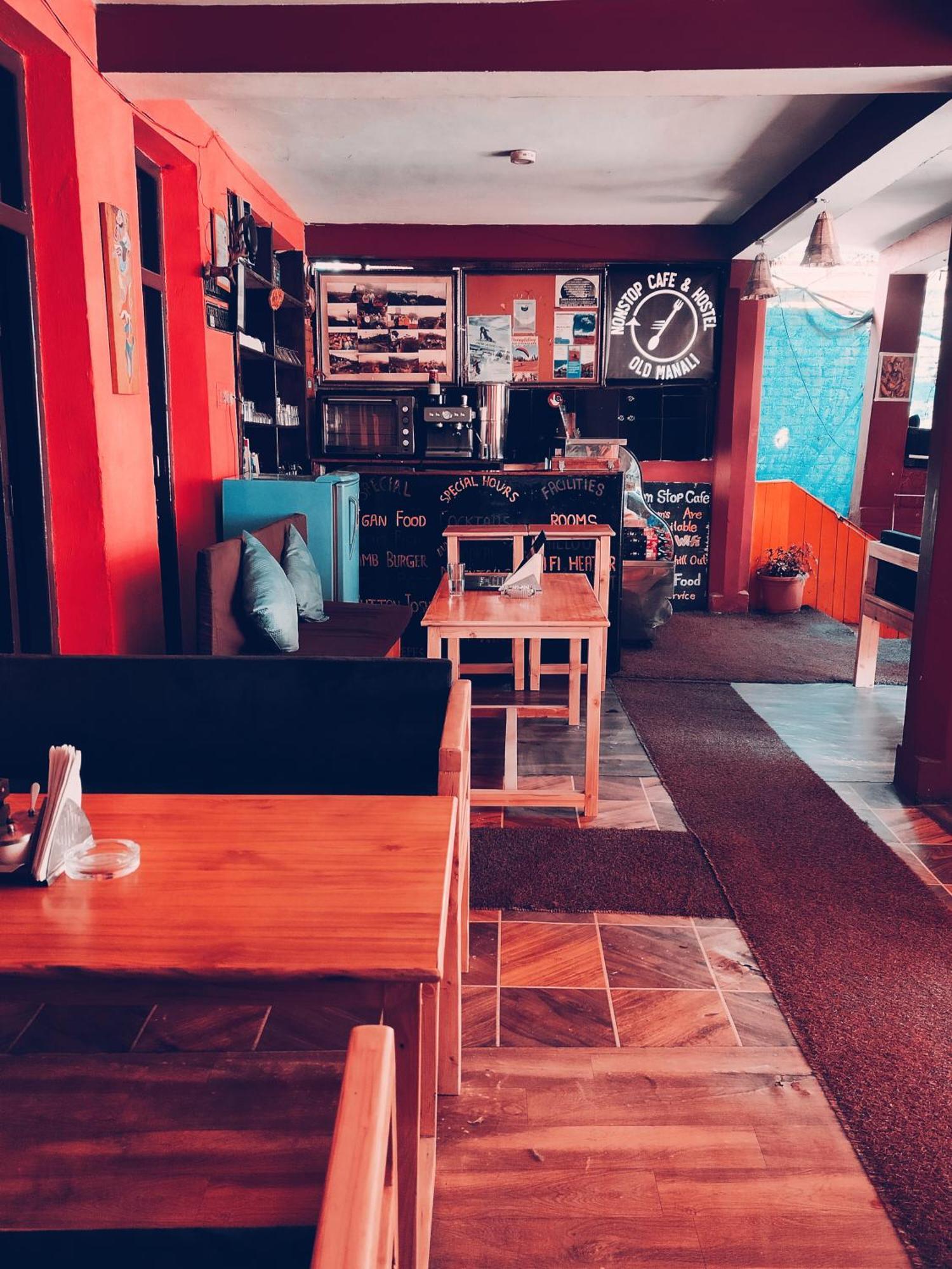 Non Stop Cafe Hostel & Stay Manāli Eksteriør bilde