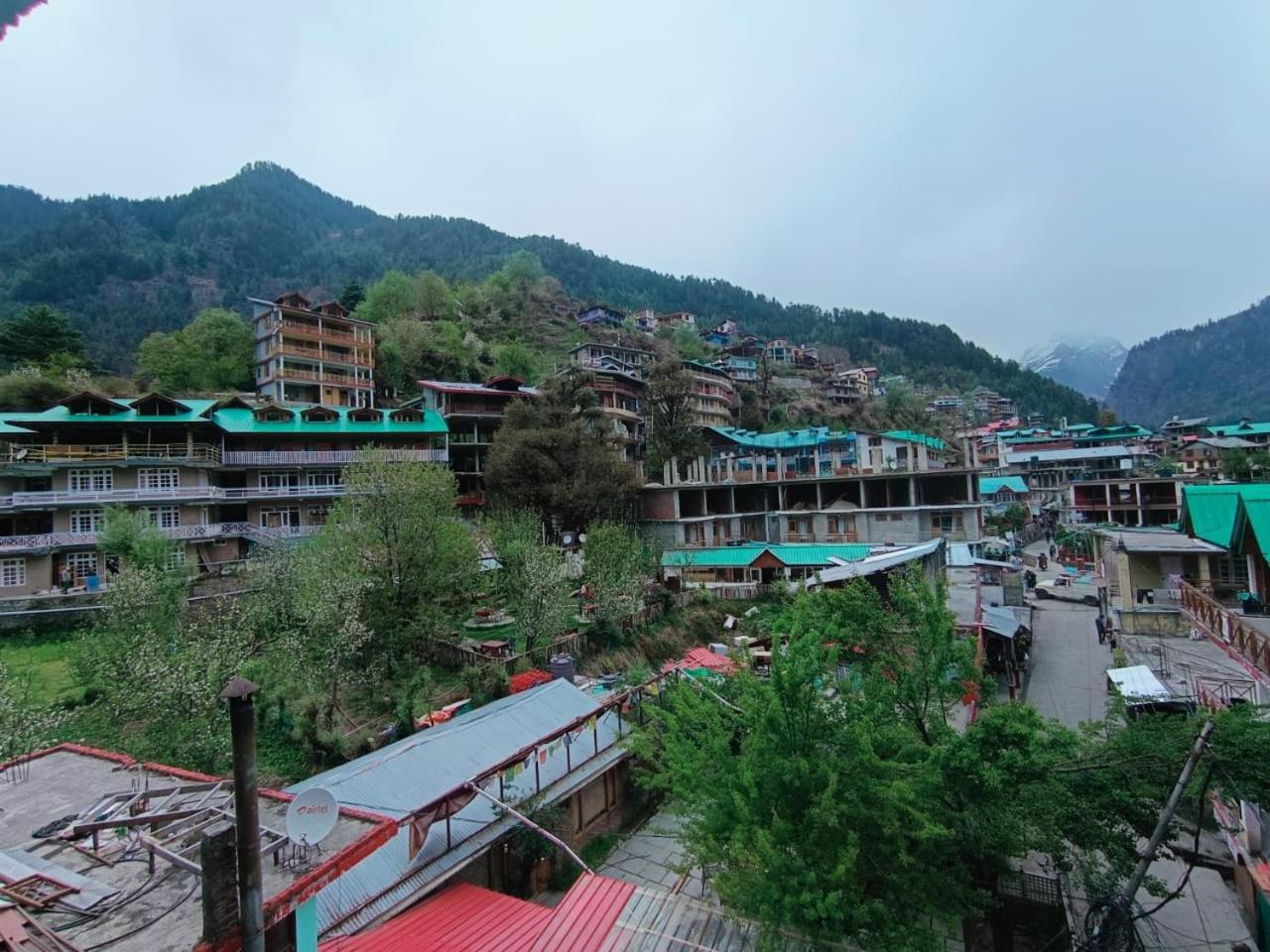 Non Stop Cafe Hostel & Stay Manāli Rom bilde