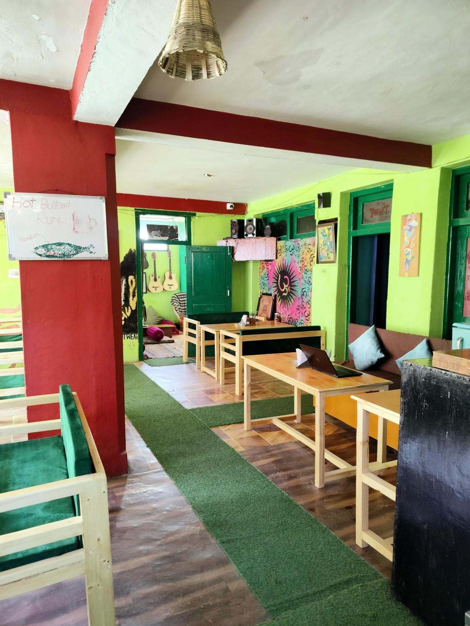 Non Stop Cafe Hostel & Stay Manāli Eksteriør bilde