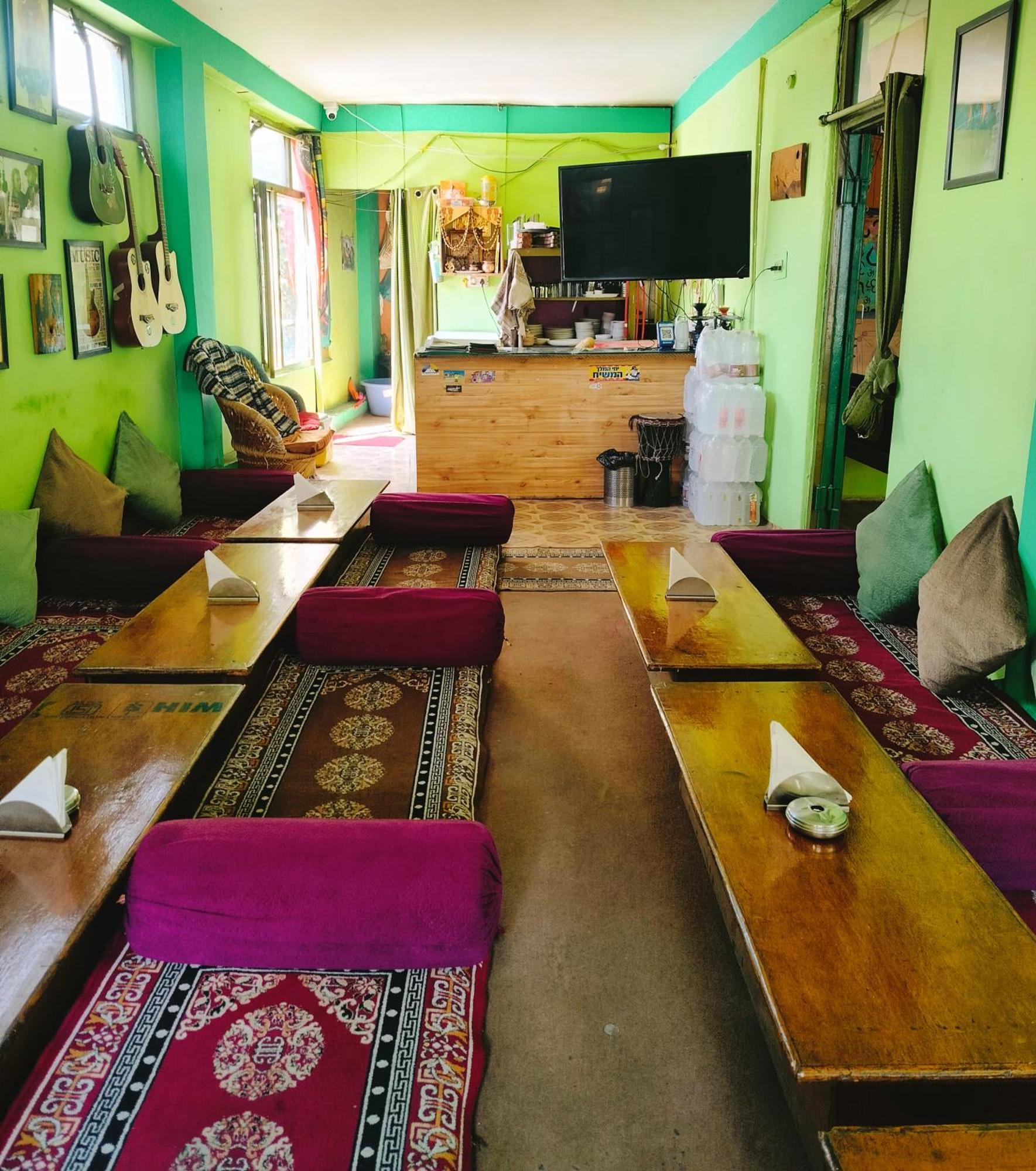 Non Stop Cafe Hostel & Stay Manāli Eksteriør bilde