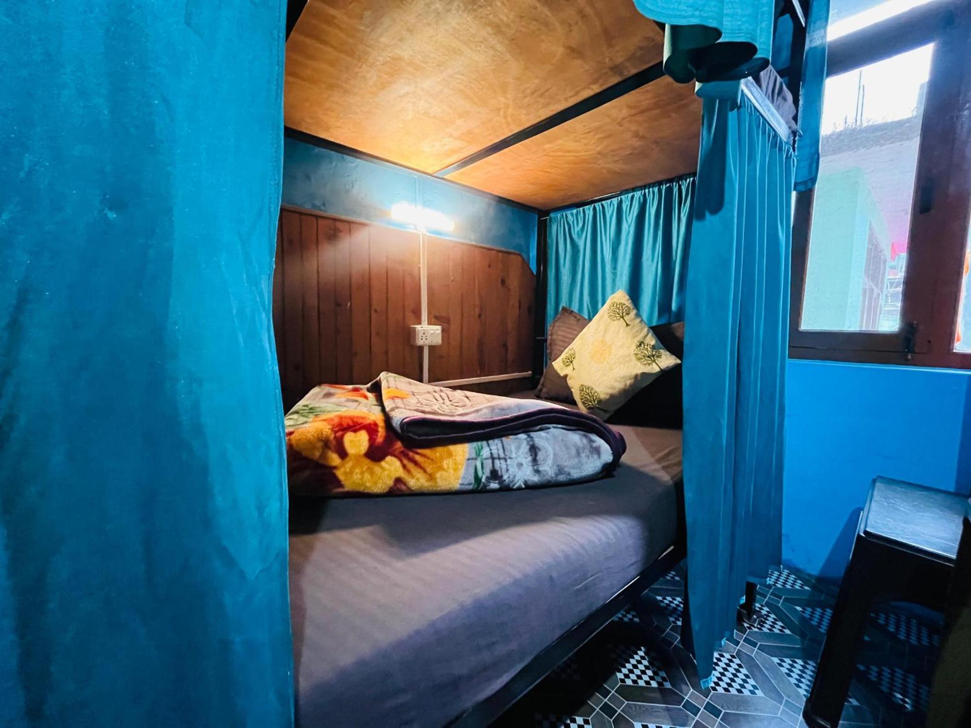 Non Stop Cafe Hostel & Stay Manāli Eksteriør bilde