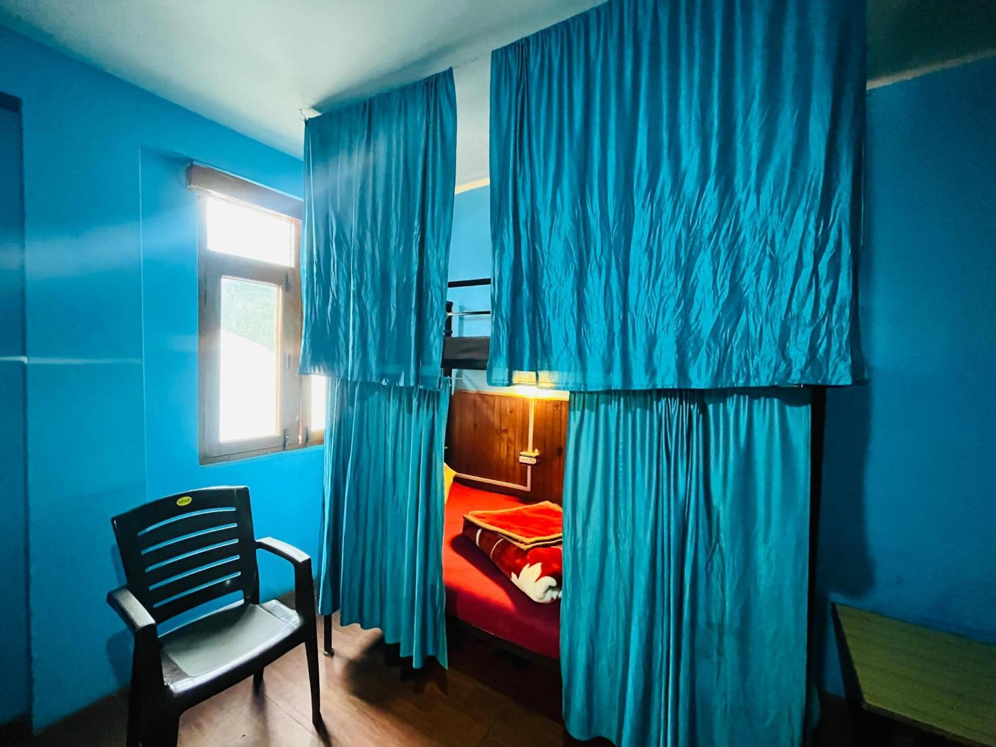 Non Stop Cafe Hostel & Stay Manāli Eksteriør bilde